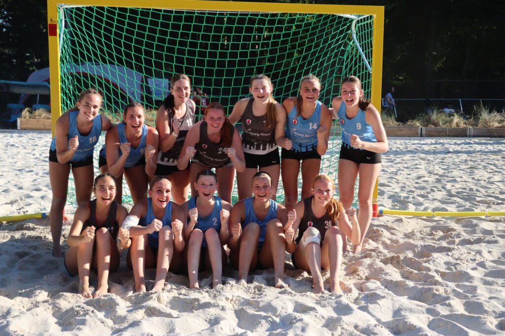 Mannschaftsfoto der Damen beim BHC Beach Cup 2026